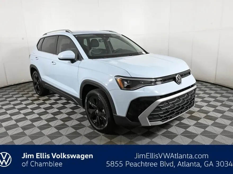 2025 Volkswagen Taos SE photo 1