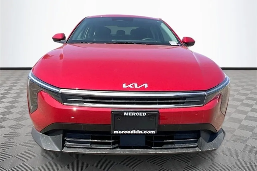 2025 Kia K4 LXS photo 1