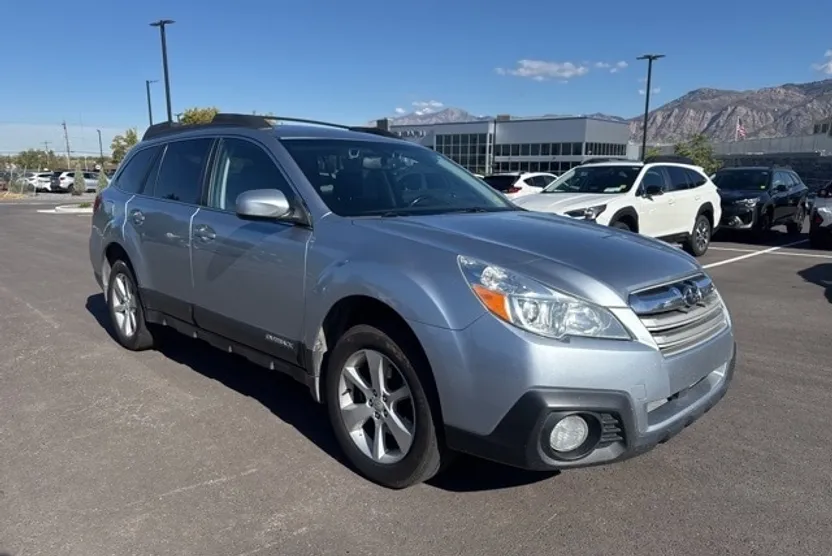 2014 Subaru Outback 2.5i Premium photo 1