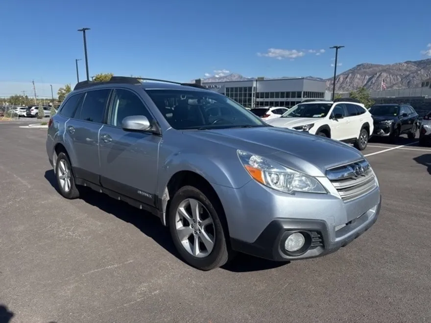 2014 Subaru Outback 2.5i Premium photo 1