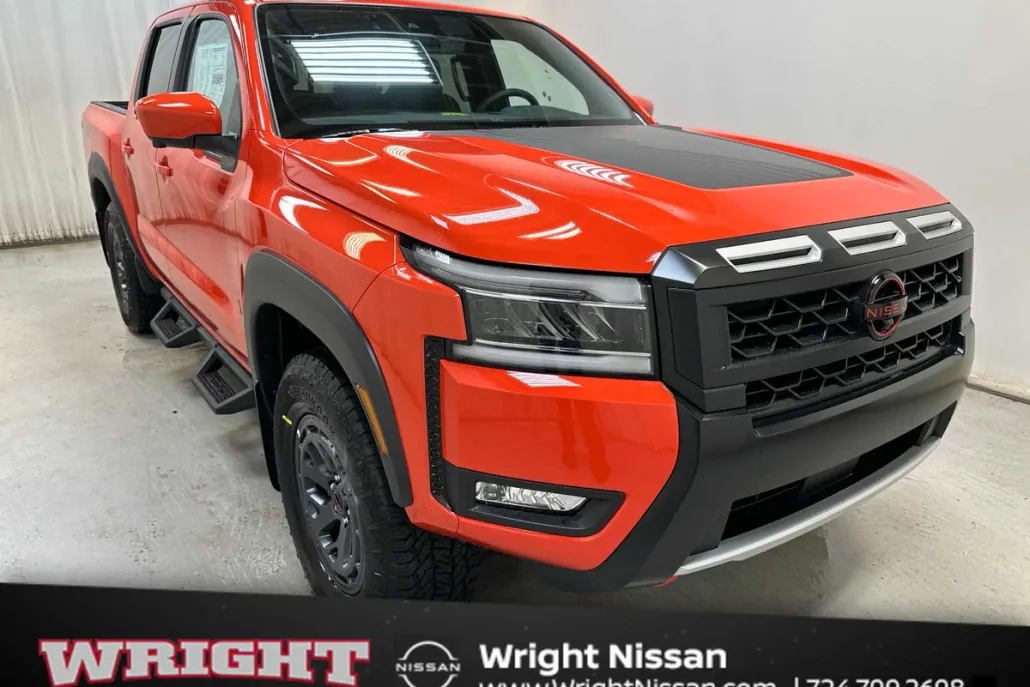 2025 Nissan Frontier PRO-4X Crew Cab photo 1
