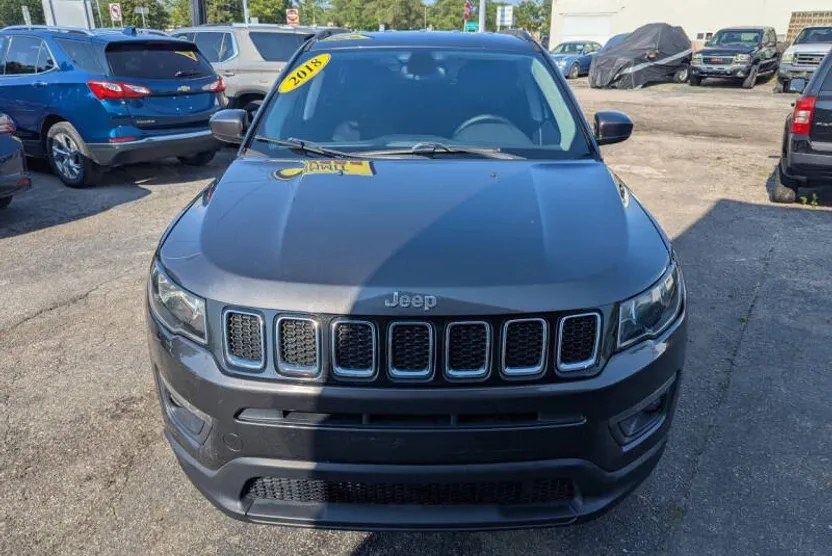 2018 Jeep Compass Latitude photo 1