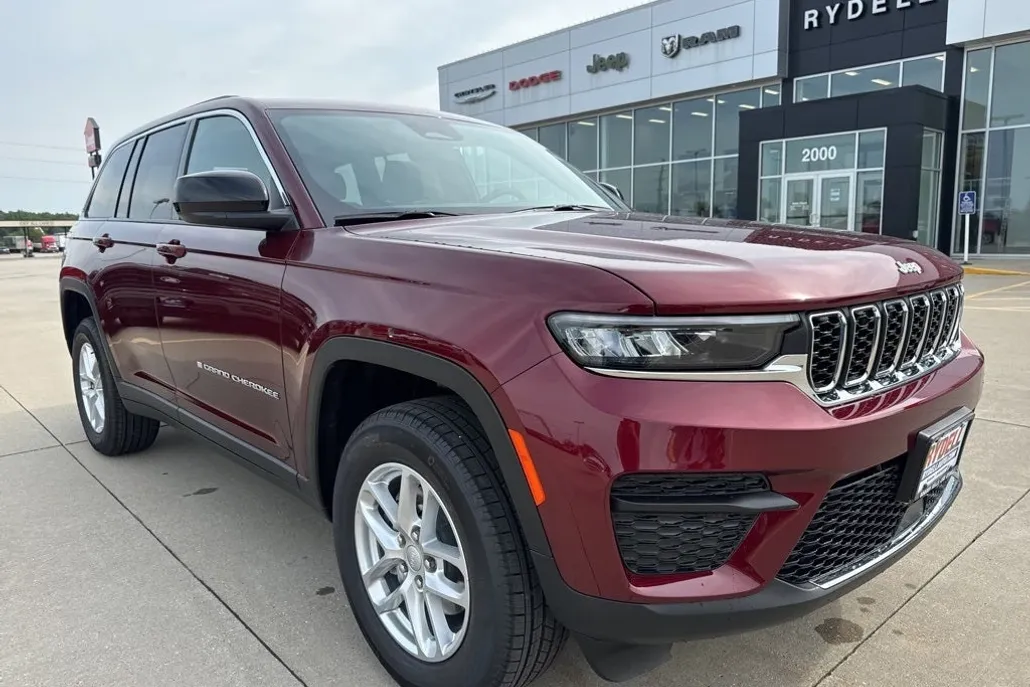 2025 Jeep Grand Cherokee Laredo X photo 1