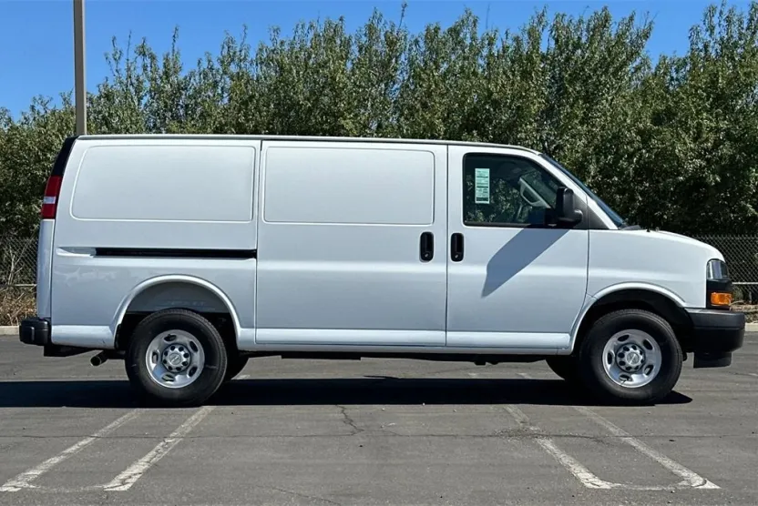 2025 Chevrolet Express Cargo 2500 photo 1