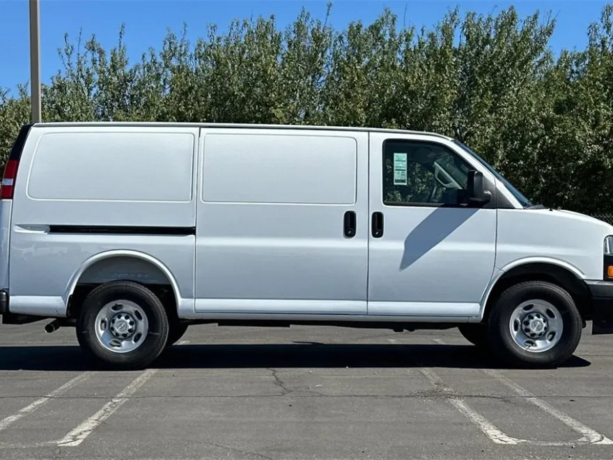 2025 Chevrolet Express Cargo 2500 photo 1