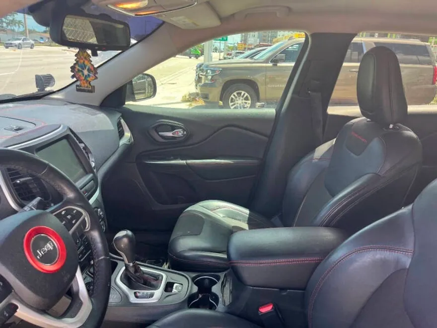 2015 Jeep Cherokee Trailhawk photo 1