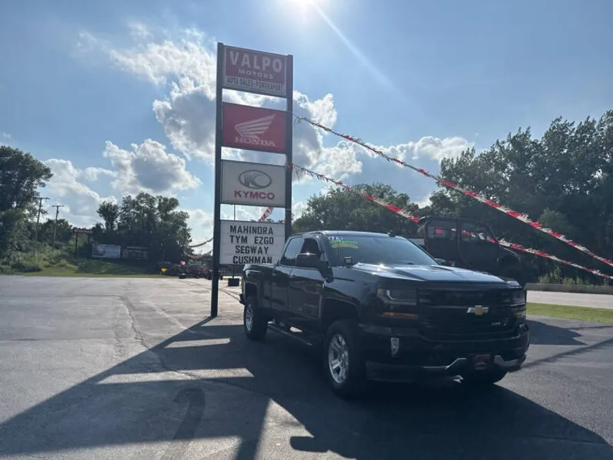 2016 Chevrolet Silverado 1500 LT photo 1
