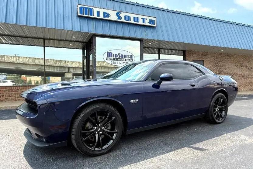 2017 Dodge Challenger R/T Plus photo 1
