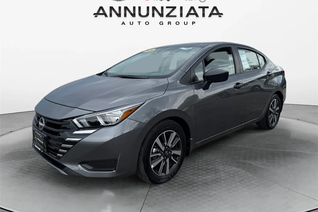 2024 Nissan Versa 1.6 S photo 1