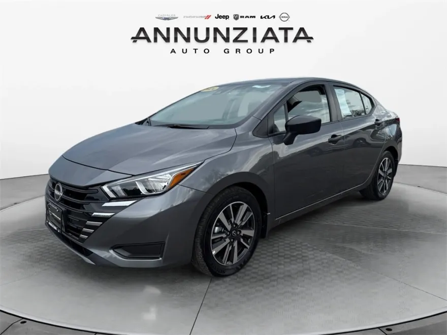 2024 Nissan Versa 1.6 S photo 1