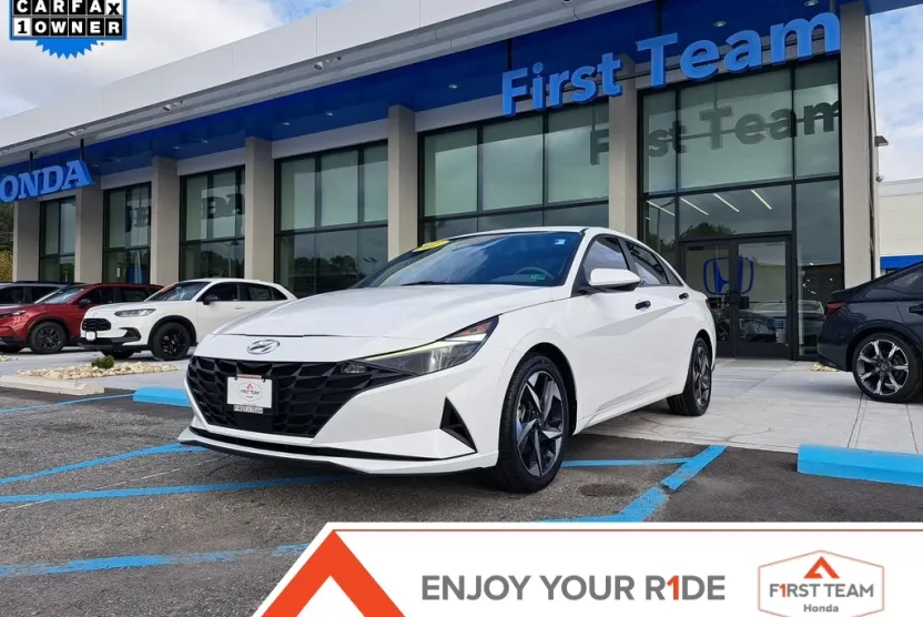 2023 Hyundai Elantra SEL Convenience photo 1