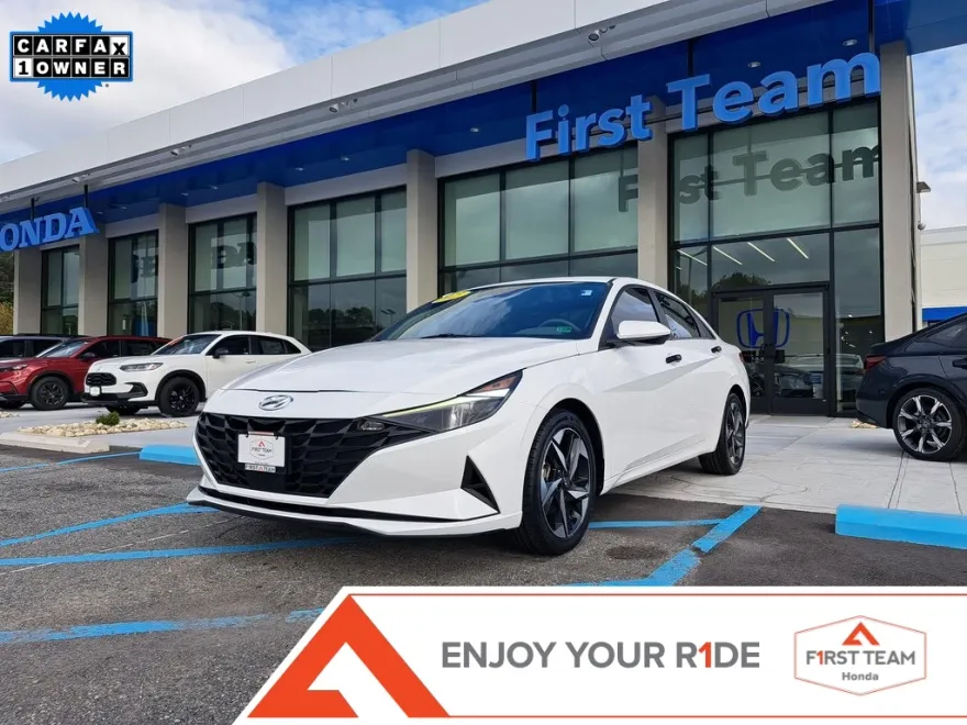 2023 Hyundai Elantra SEL Convenience photo 1
