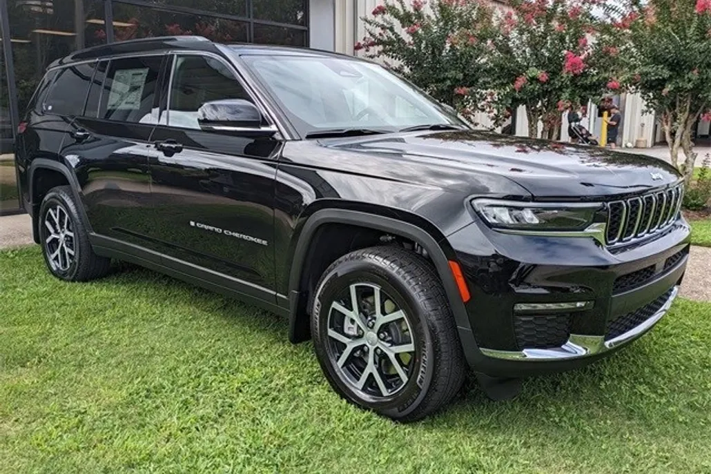 2025 Jeep Grand Cherokee Limited photo 1