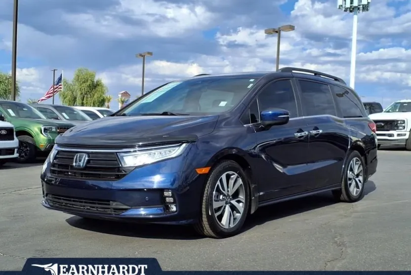 2023 Honda Odyssey Touring photo 1