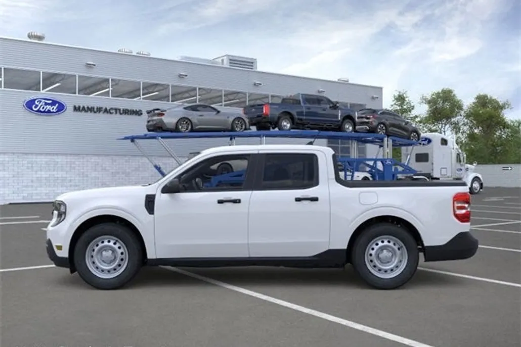 2025 Ford Maverick XL photo 1