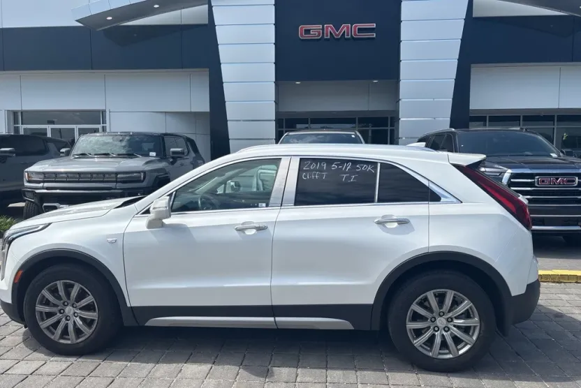 2019 Cadillac XT4 Premium Luxury photo 1