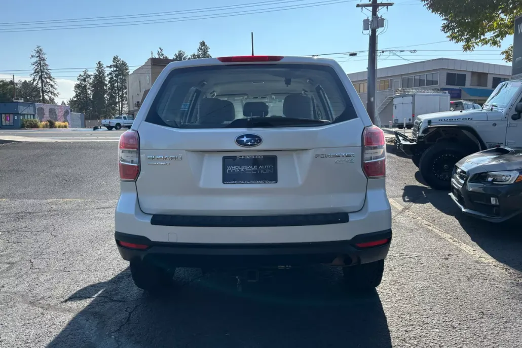 2014 Subaru Forester 2.5i photo 1