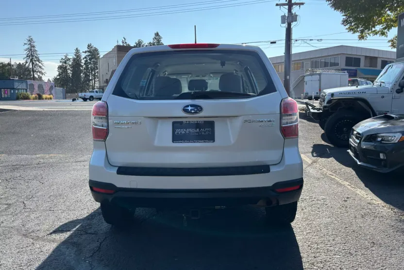 2014 Subaru Forester 2.5i photo 1