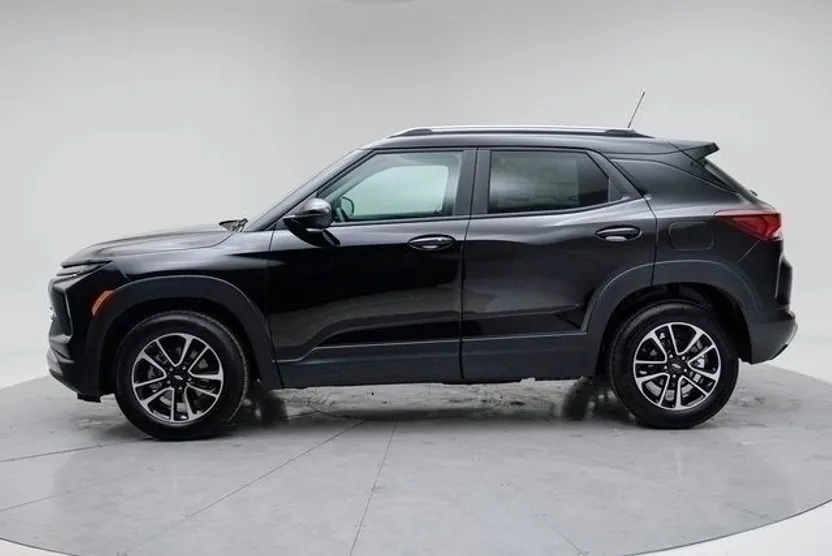 2025 Chevrolet Trailblazer LT photo 1