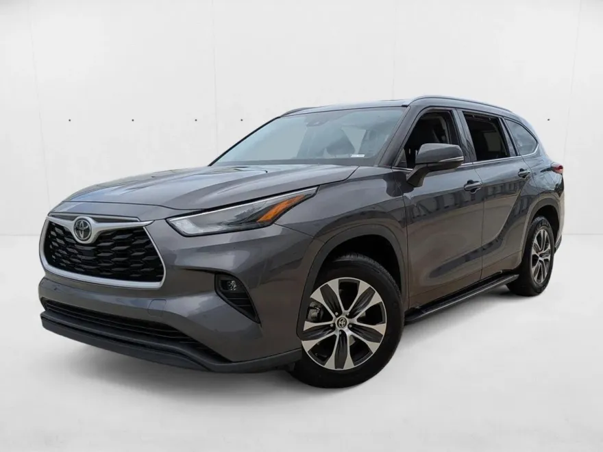 2022 Toyota Highlander XLE photo 1