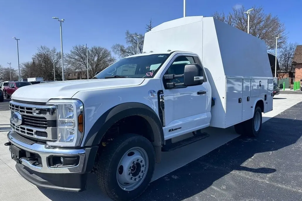 2024 Ford F-550 photo 1