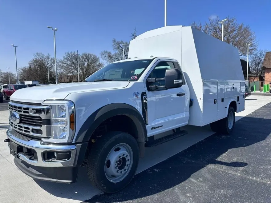 2024 Ford F-550 photo 1
