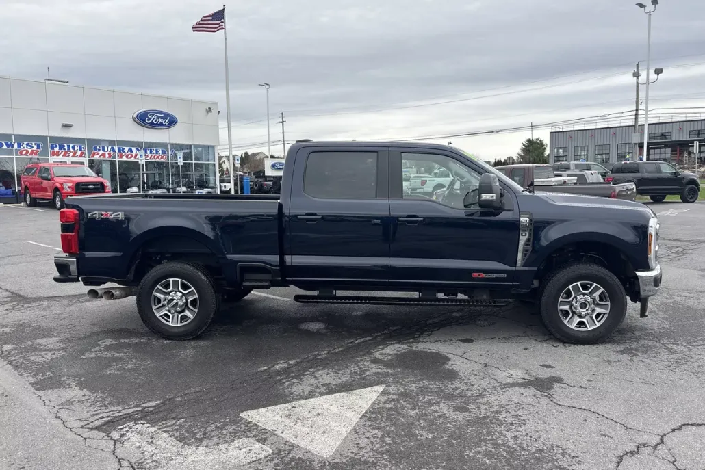 2024 Ford F-350 Lariat photo 1