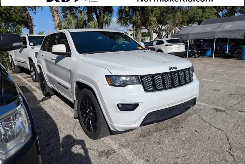 2019 Jeep Grand Cherokee Altitude photo 1