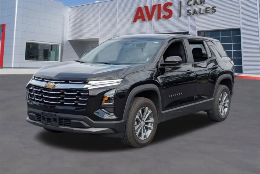 2025 Chevrolet Equinox LT photo 1