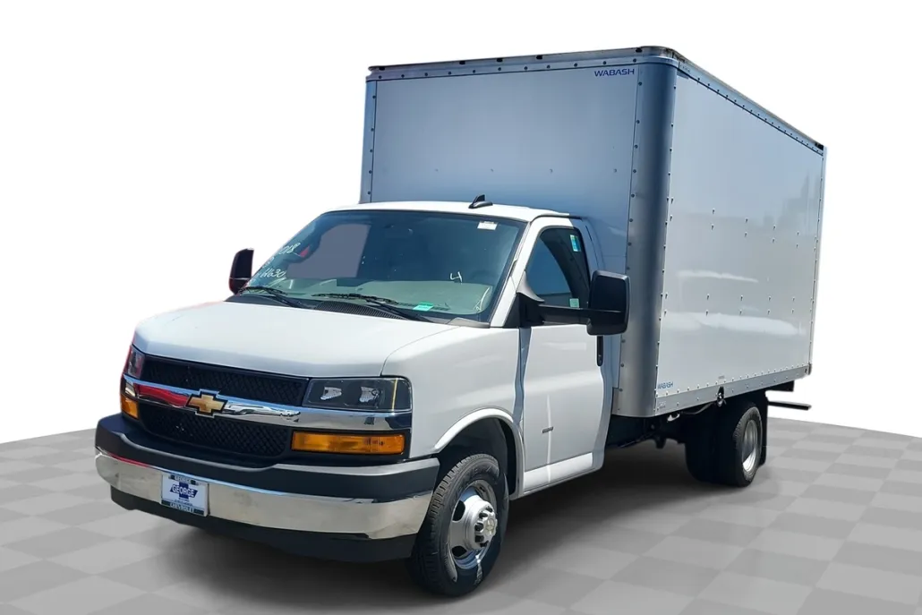2024 Chevrolet Express Cutaway 3500 photo 1