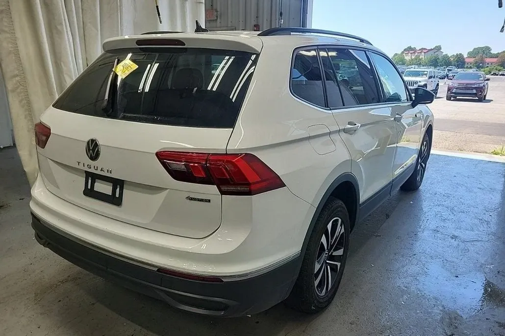 2022 Volkswagen Tiguan S photo 1