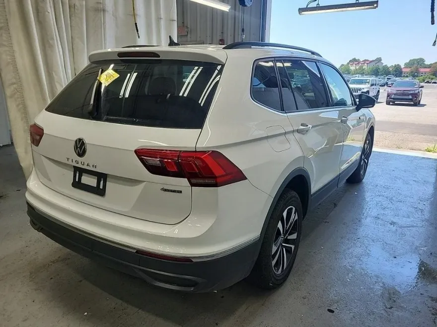 2022 Volkswagen Tiguan S photo 1