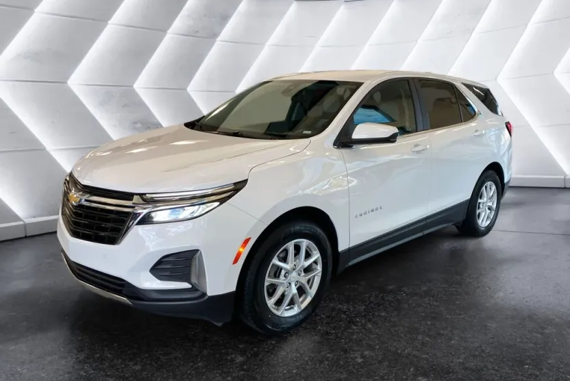 2024 Chevrolet Equinox LT photo 1