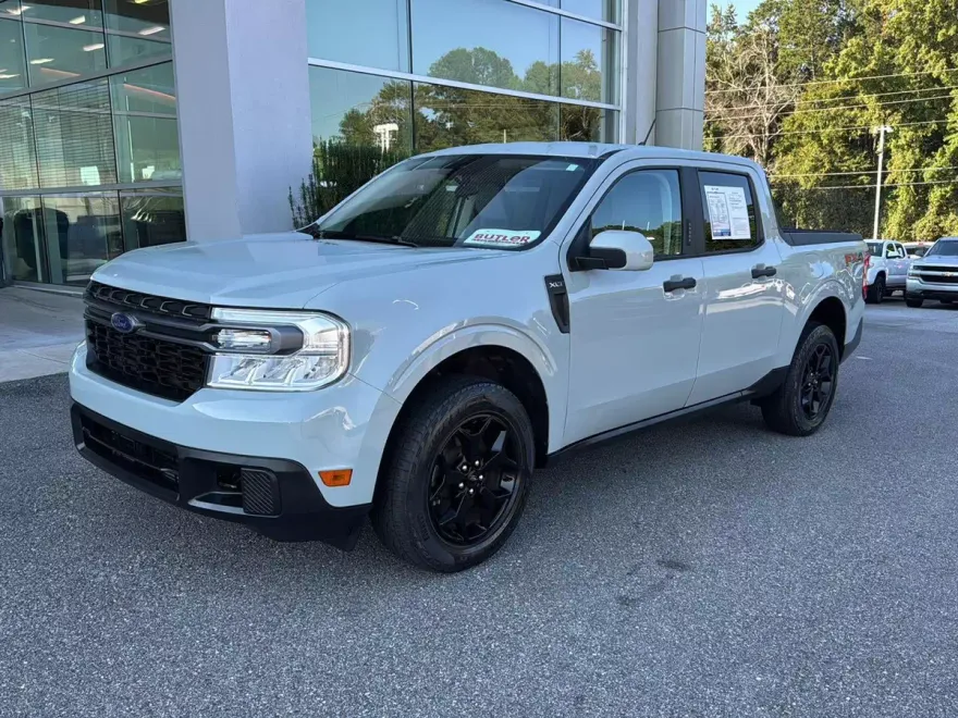 2023 Ford Maverick XLT photo 1