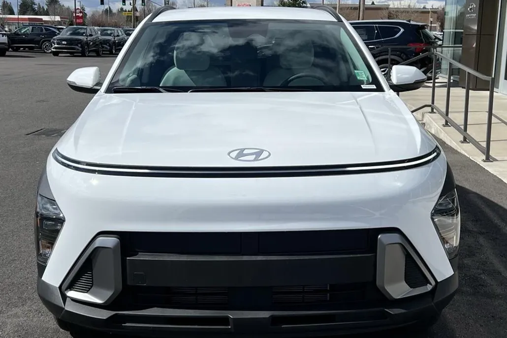 2025 Hyundai Kona SEL photo 1