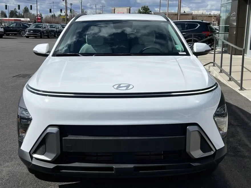2025 Hyundai Kona SEL photo 1