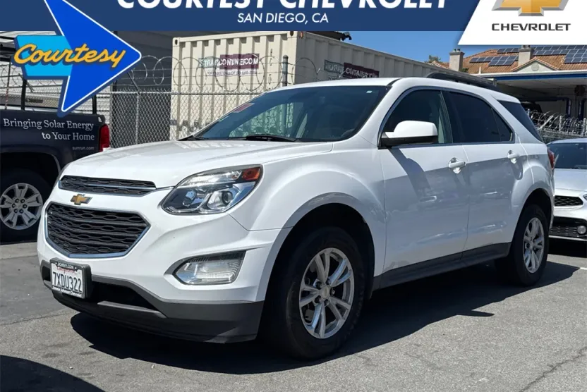 2017 Chevrolet Equinox LT photo 1