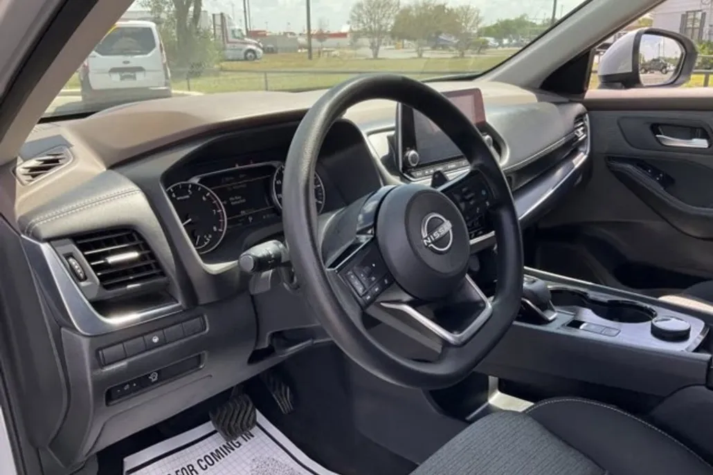 2023 Nissan Rogue SV photo 1