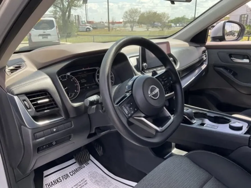 2023 Nissan Rogue SV photo 1