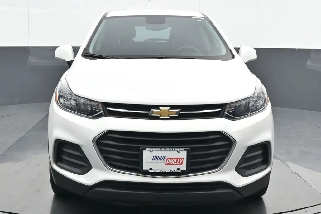 2021 Chevrolet Trax LS photo 1