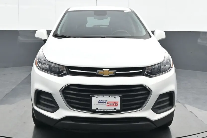2021 Chevrolet Trax LS photo 1