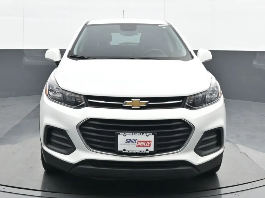 2021 Chevrolet Trax LS photo 1