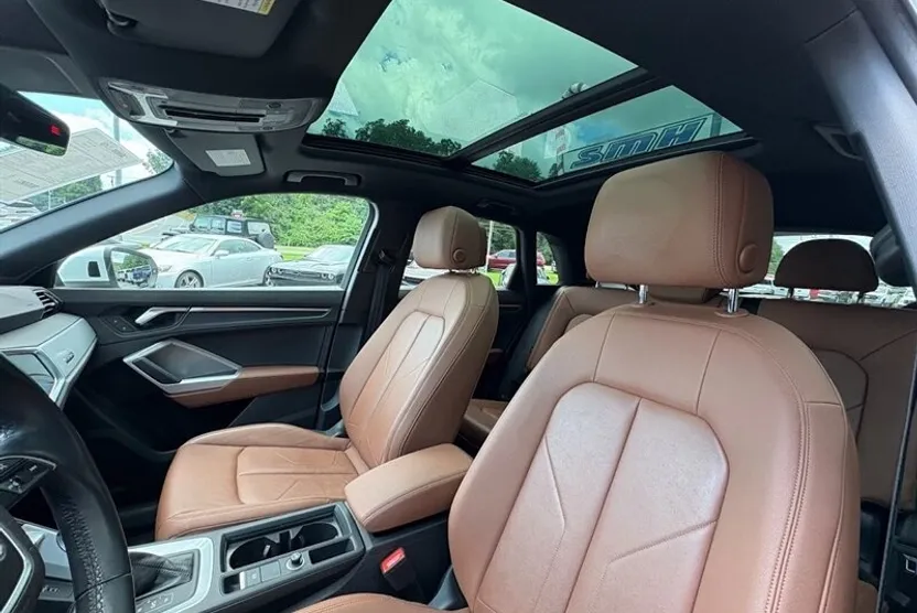 2021 Audi Q3 S line Premium 45 TFSI photo 1