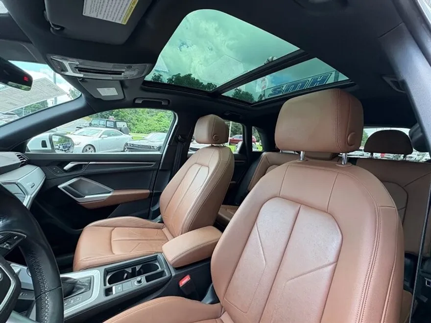 2021 Audi Q3 S line Premium 45 TFSI photo 1
