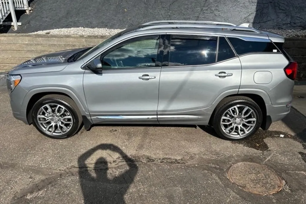 2023 Gmc Terrain Denali photo 1