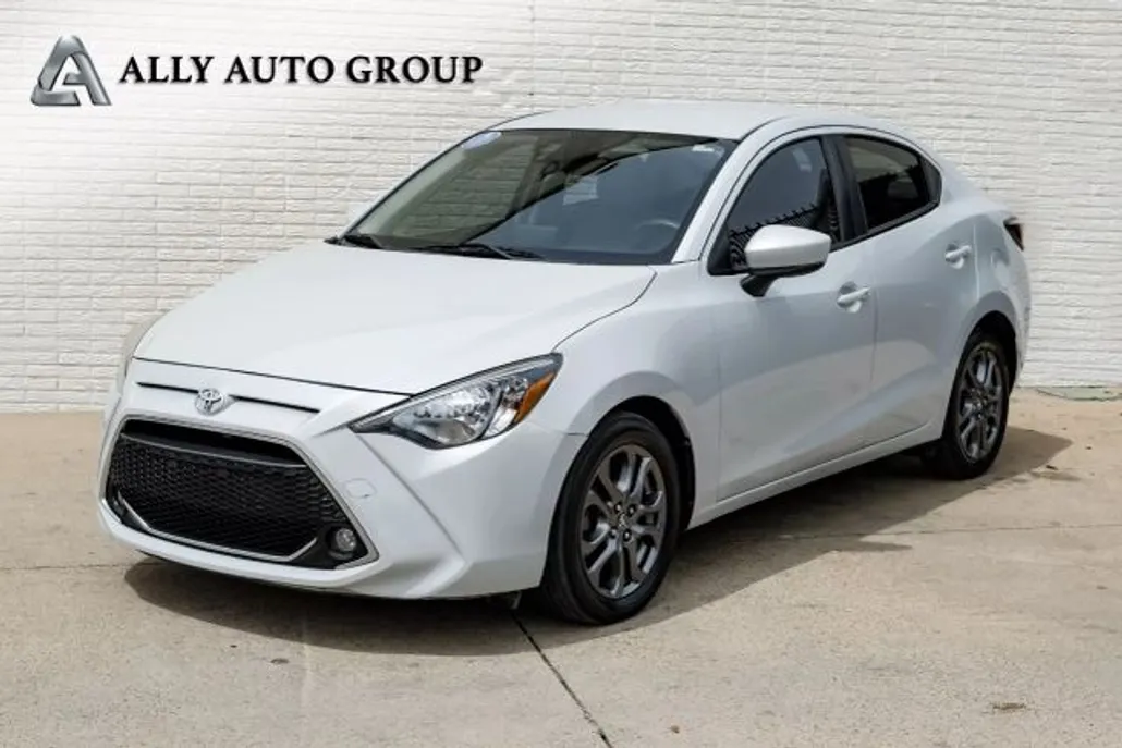 2019 Toyota Yaris LE photo 1