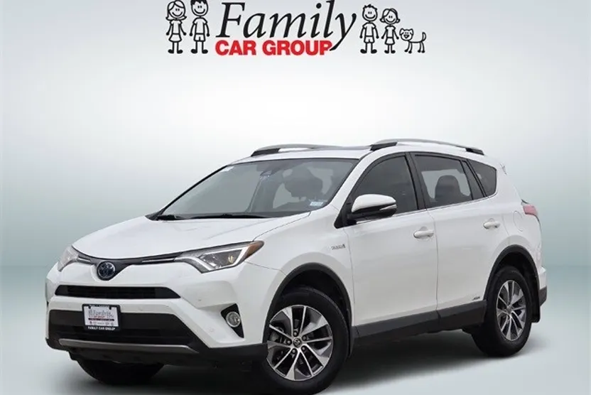 2017 Toyota RAV4 Hybrid XLE photo 1