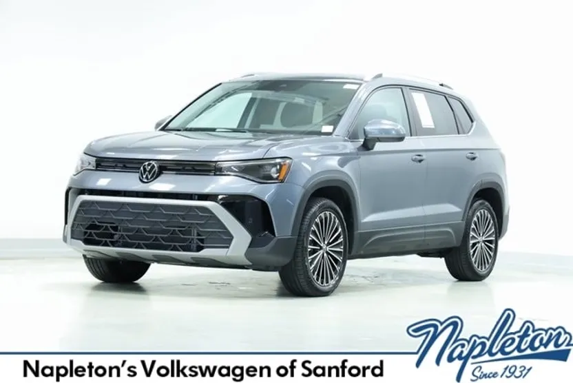 2025 Volkswagen Taos SE photo 1
