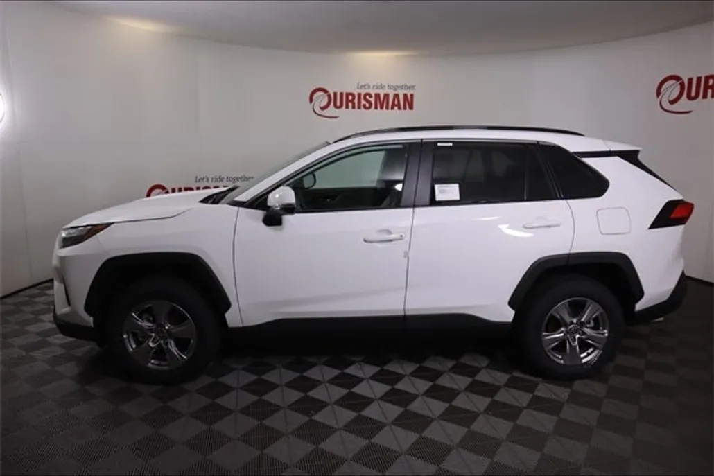 2025 Toyota RAV4 XLE photo 1