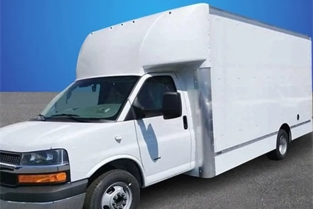 2022 Chevrolet Express Cutaway 3500 Base photo 1